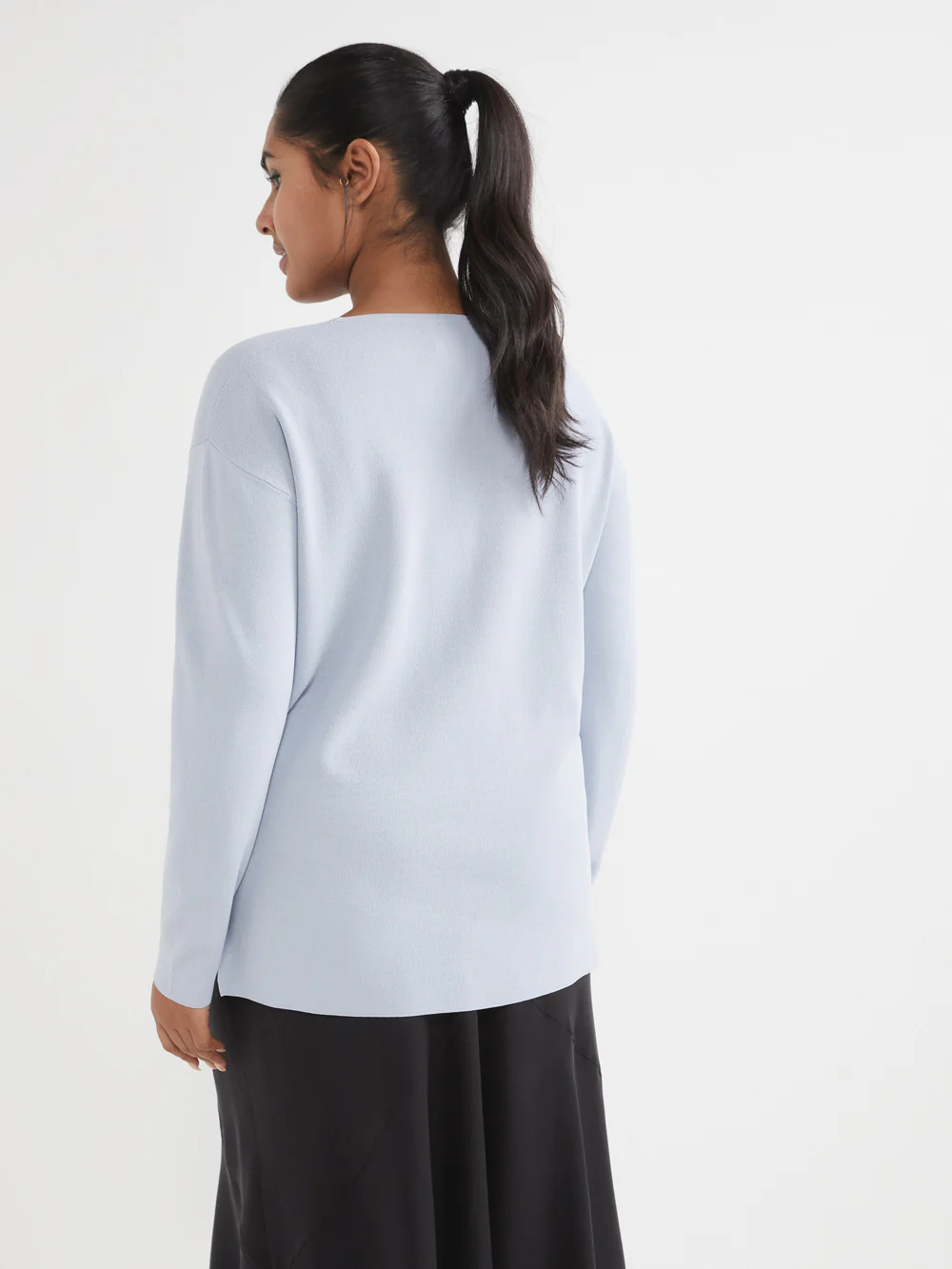 The Relaxed Milano V-Neck Pullover - Image 7