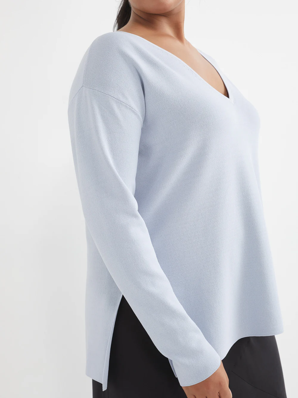 The Relaxed Milano V-Neck Pullover - Image 8