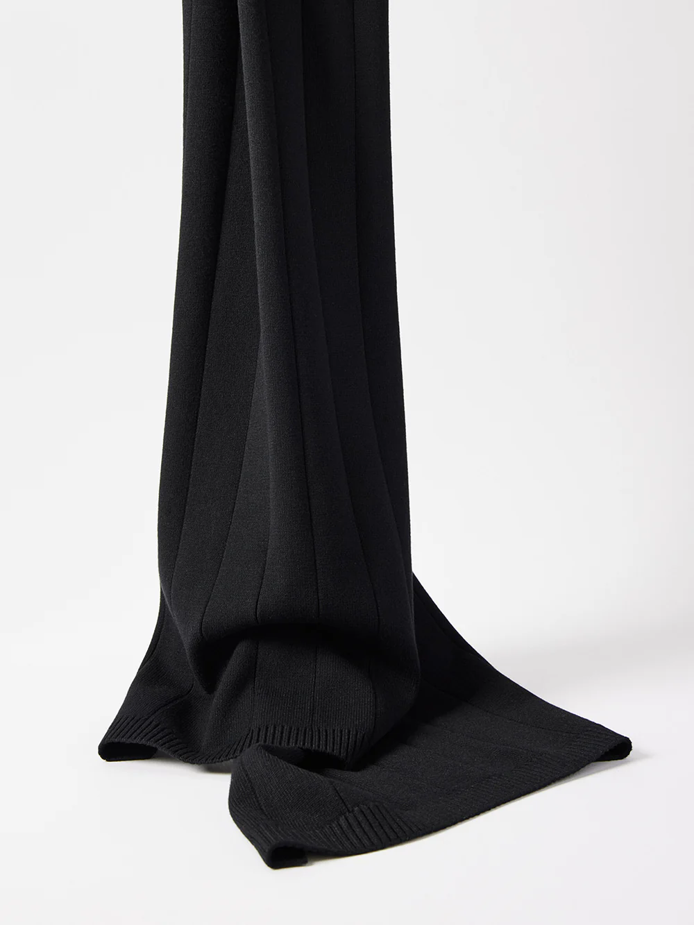 The Ribbed Scarf - Image 3
