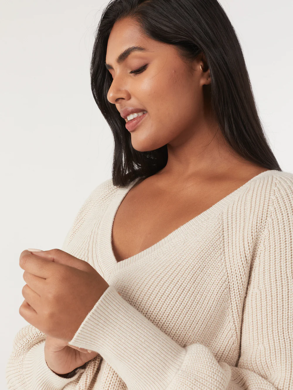 The Scooped Hem V-Neck Pullover - Image 7