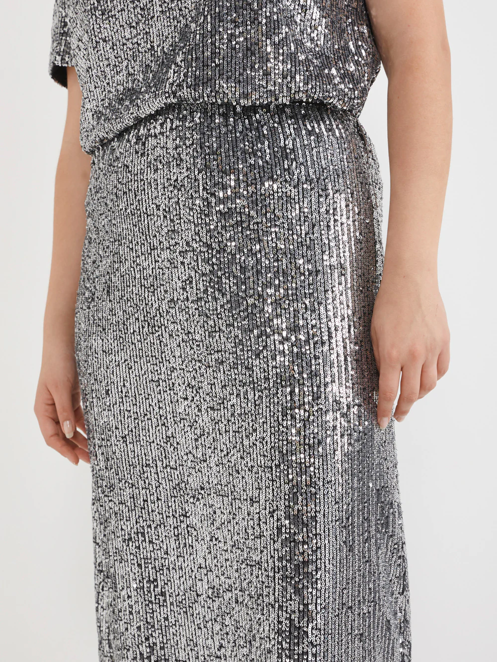 The Sequin Pencil Skirt - Image 3