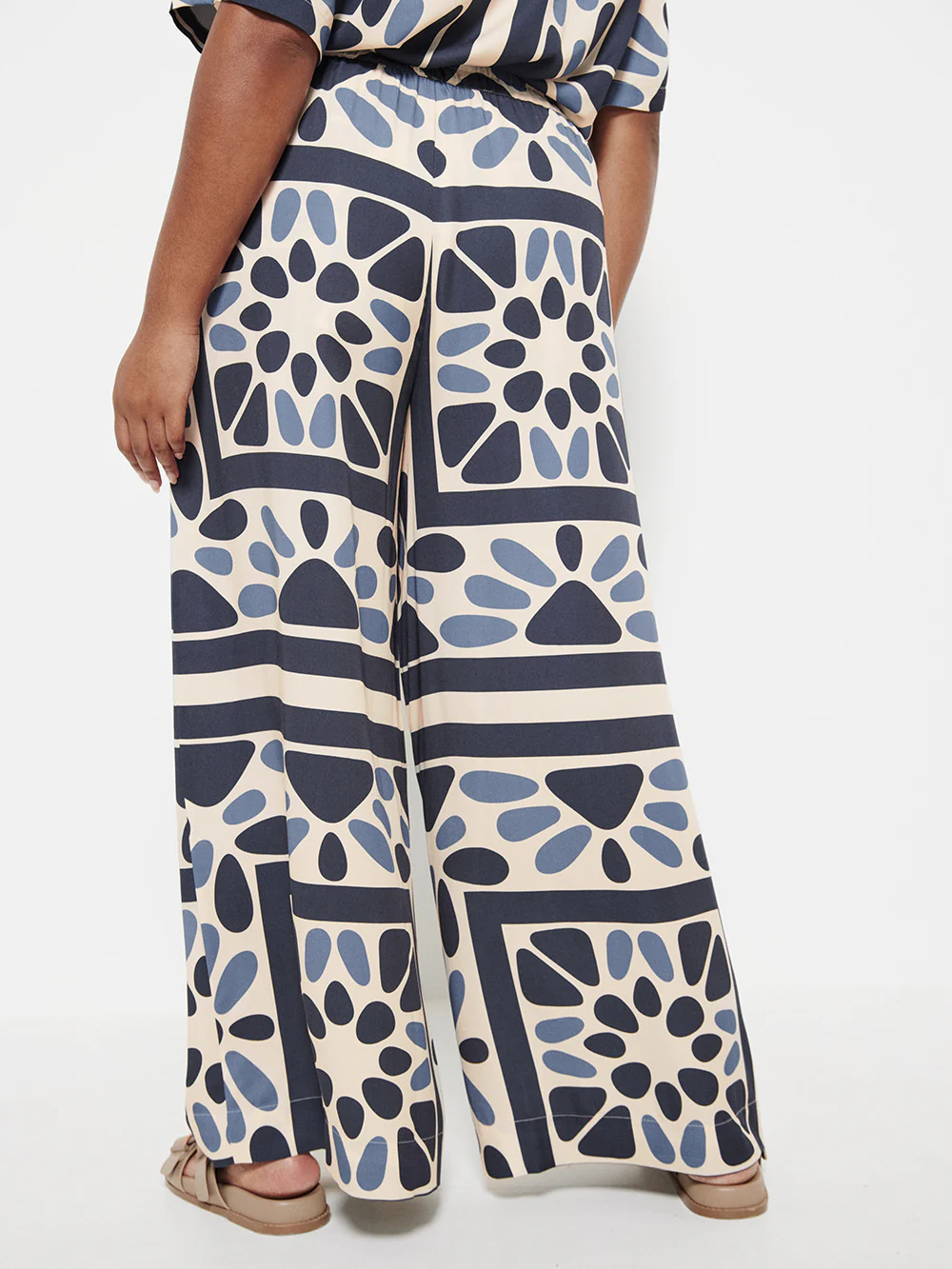 The Silky Print Pant - Image 9