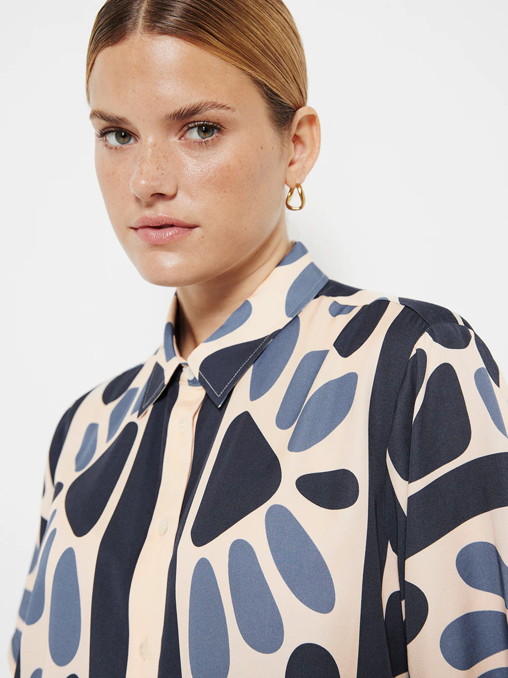 The Silky Print Short Sleeve Shirt - Image 2