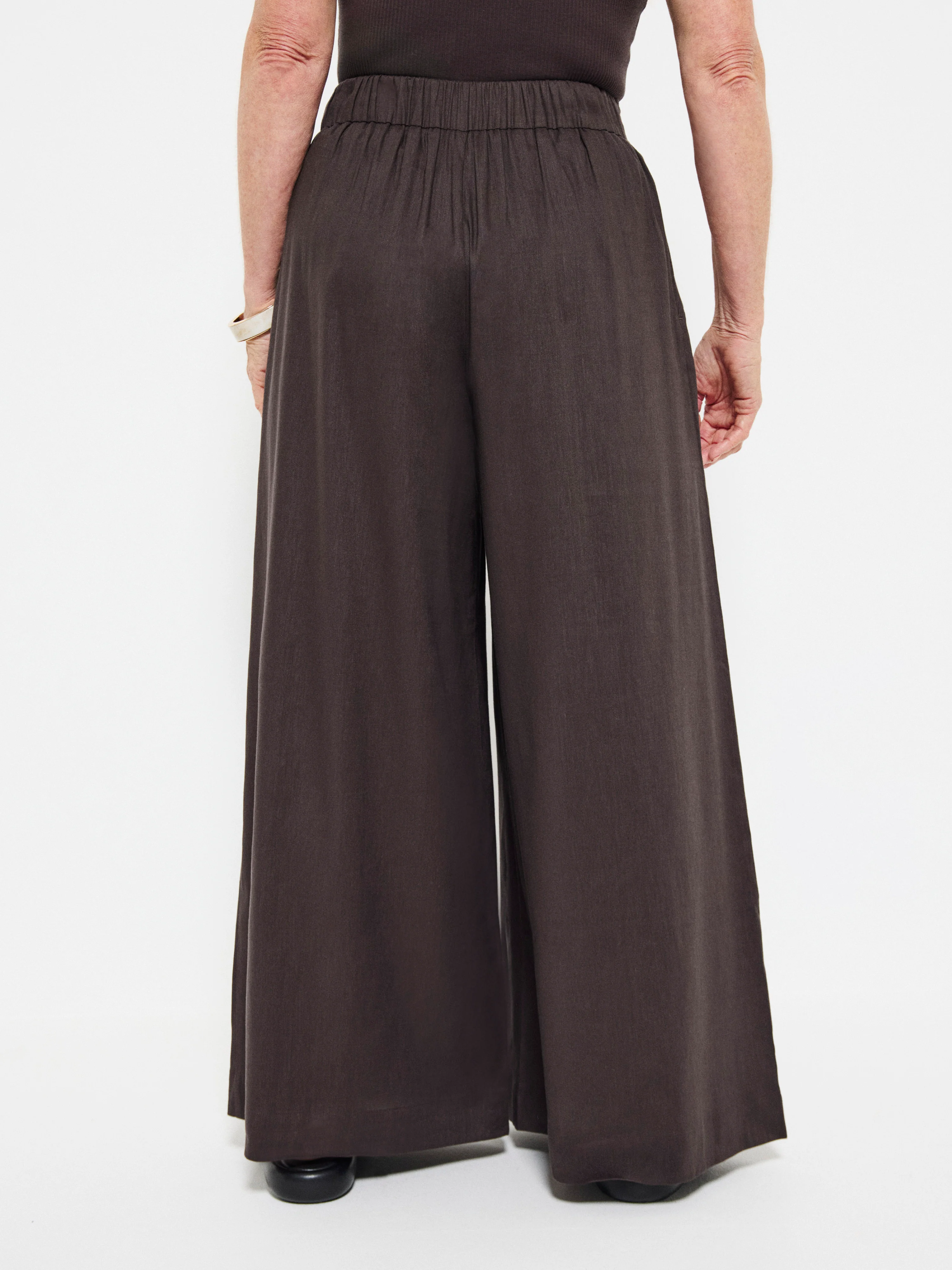 Zoe Pant - Image 4