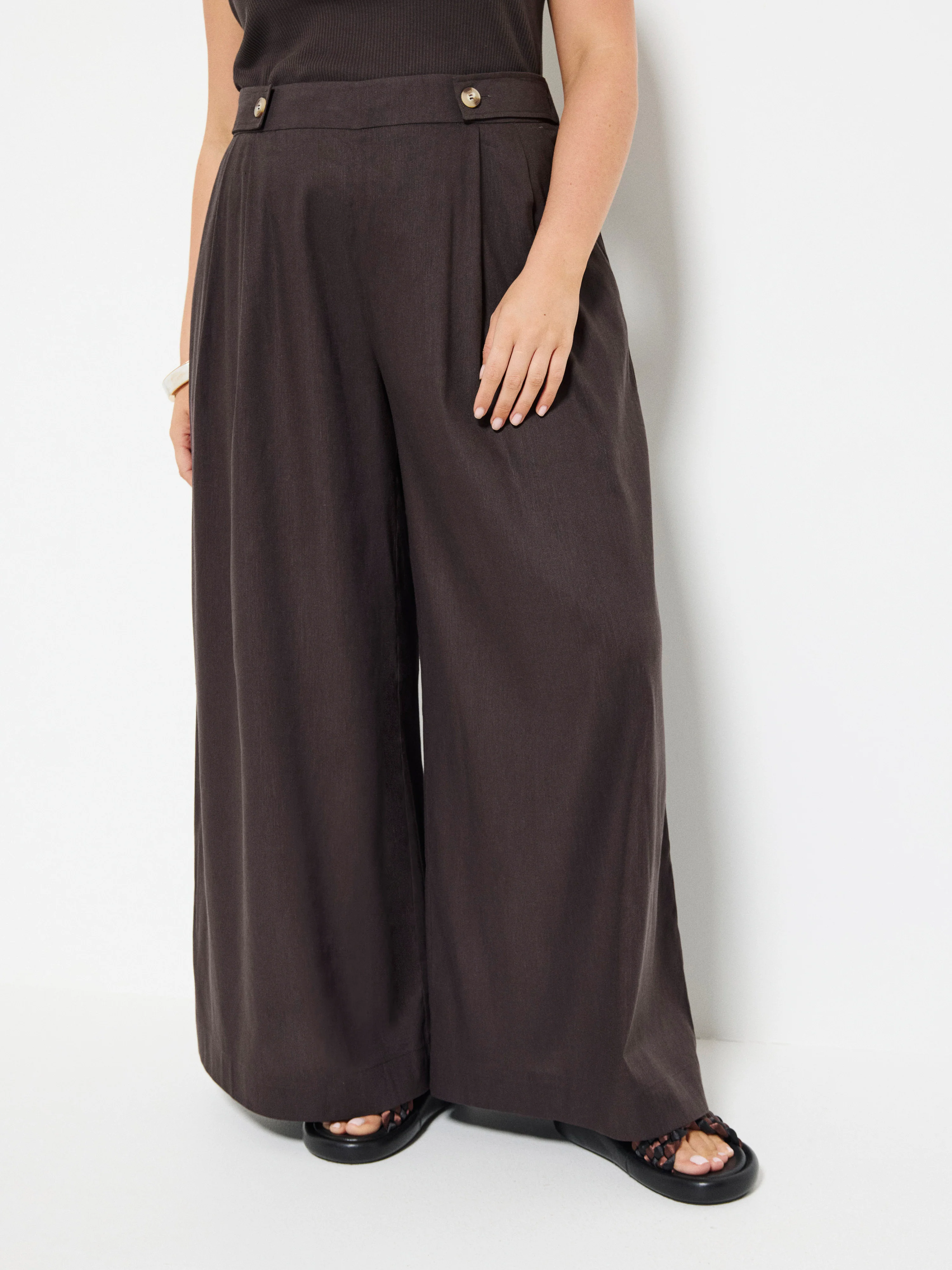 Zoe Pant - Image 6