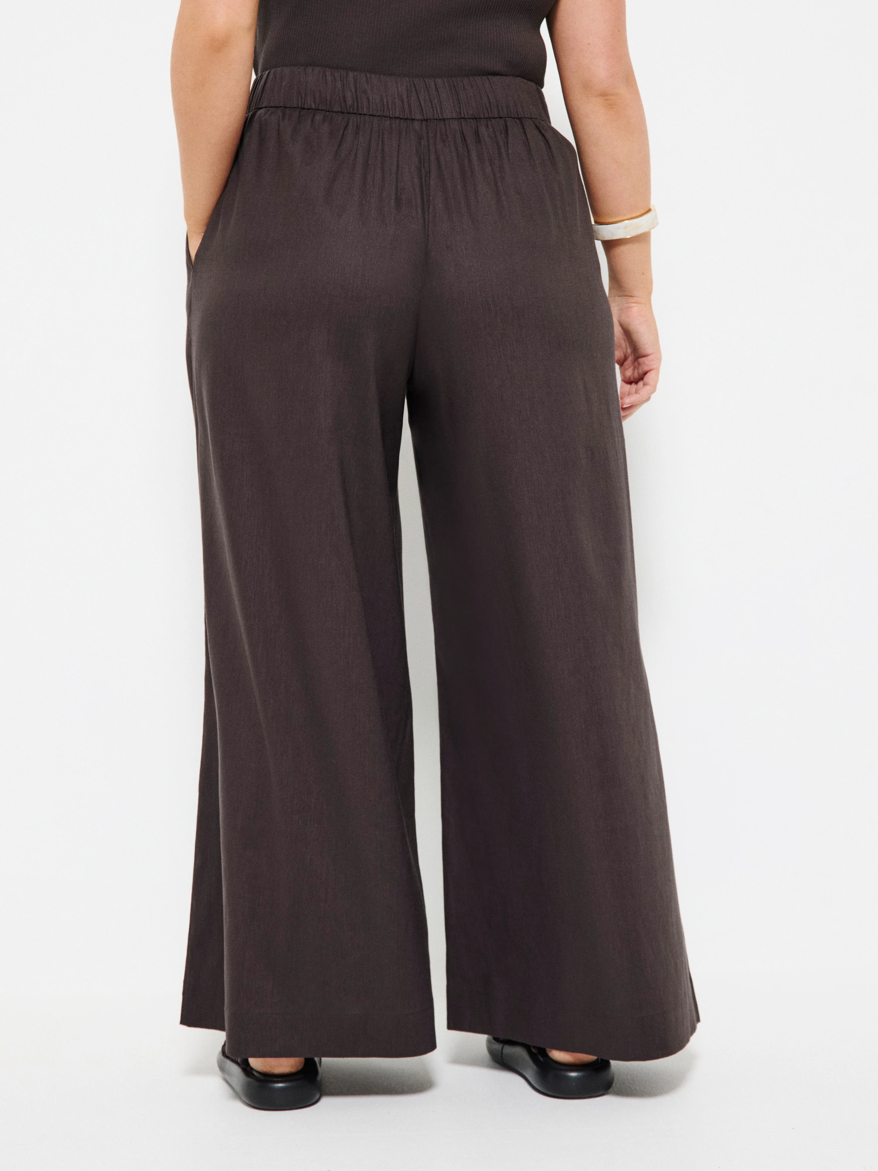 Zoe Pant - Image 8